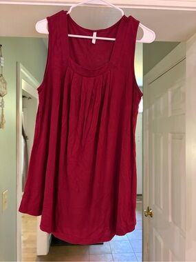 Sleeveless Red Women's Pleated Tank Top